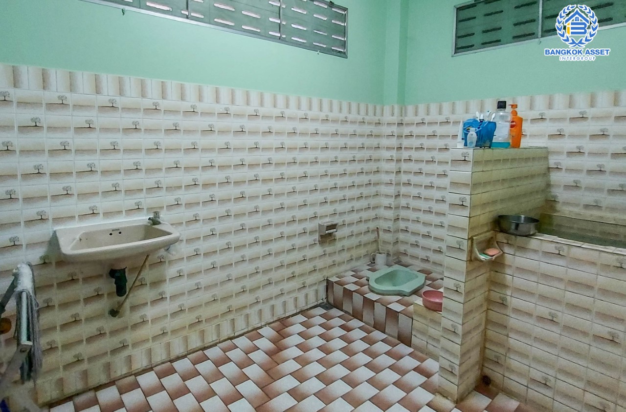 *****บ้านเดี่ยวมือสอง ซอยประชาอุทิศ 9  เนื้อที่กว้างขวางมากถึง 54 ตร.ว. ฟังก์ชัน 3 ห้องนอน 2 ห้องน้ำ ที่จอดรถ 2 คัน บนทำเลเดินทางสะดวก ใกล้รถไฟฟ้าสายสีน้ำเงิน "สถานีสถานีห้วยขวาง" และทางด่วน "กม.9"